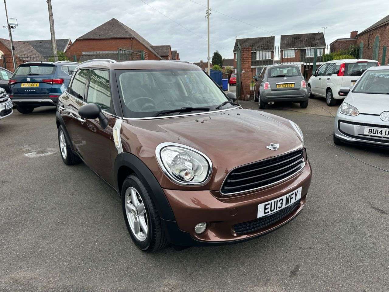 A 2013 MINI COUNTRYMAN 1.6 One SUV 5dr Petrol Manual Euro 6 (s/s) (98 ps) LEATHER UPHOLSTERY-BLUET A 2013 MINI COUNTRYMAN 1.6 One SUV 5dr Petrol Manual Euro 6 (s/s) (98 ps) LEATHER UPHOLSTERY-BLUET
