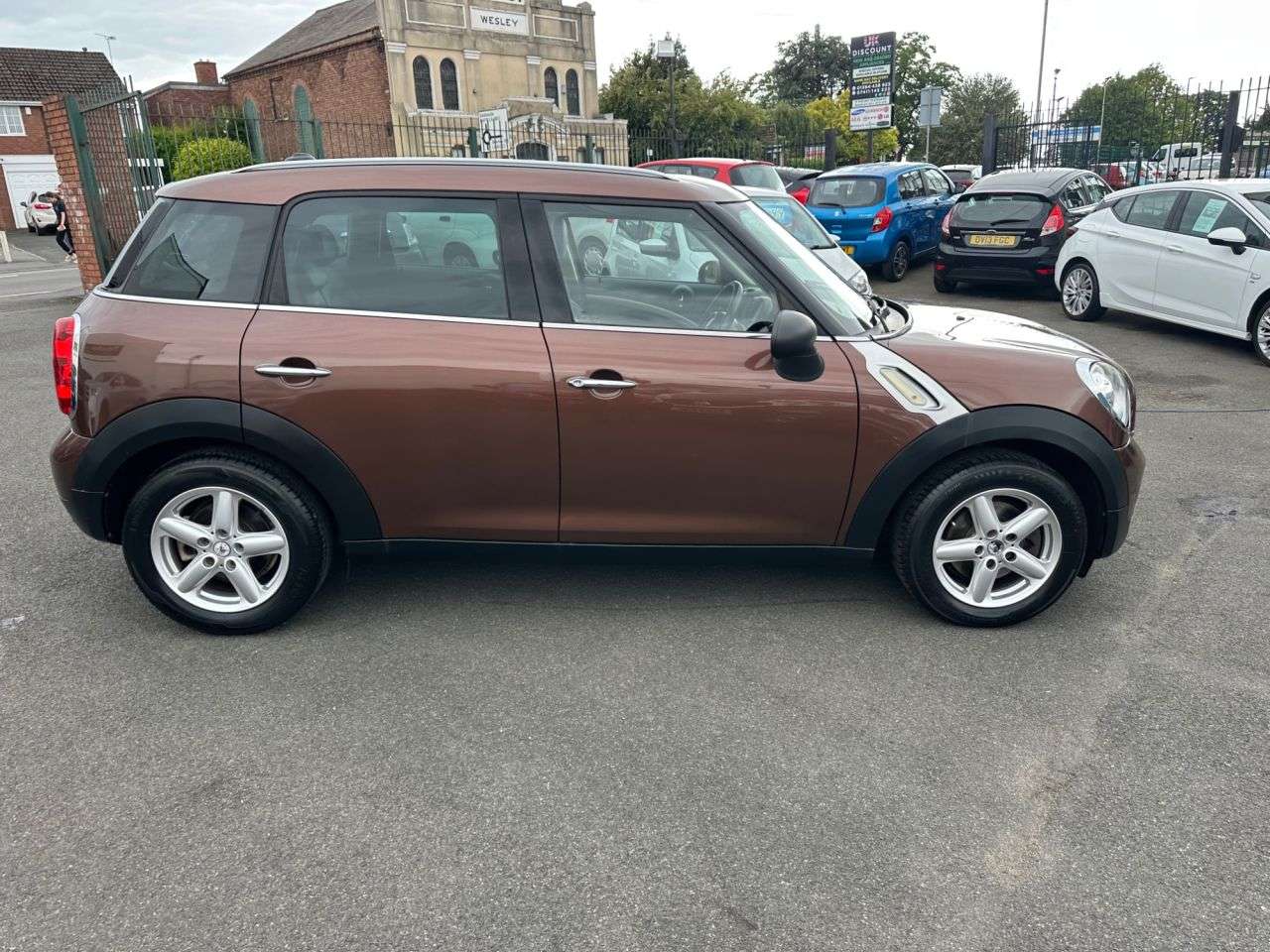 A 2013 MINI COUNTRYMAN 1.6 One SUV 5dr Petrol Manual Euro 6 (s/s) (98 ps) LEATHER UPHOLSTERY-BLUET A 2013 MINI COUNTRYMAN 1.6 One SUV 5dr Petrol Manual Euro 6 (s/s) (98 ps) LEATHER UPHOLSTERY-BLUET