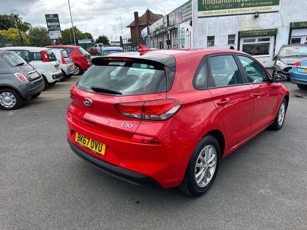 A 2017 HYUNDAI I30 1.0 T-GDi Blue Drive S Hatchback 5dr Petrol Manual Euro 6 (s/s) (120 ps) SE A 2017 HYUNDAI I30 1.0 T-GDi Blue Drive S Hatchback 5dr Petrol Manual Euro 6 (s/s) (120 ps) SE