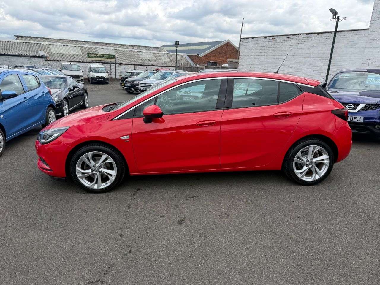 A 2018 VAUXHALL ASTRA 1.4i SRi Hatchback 5dr Petrol Manual Euro 6 (100 ps) ALLOY WHEELS-12 MONTHS A 2018 VAUXHALL ASTRA 1.4i SRi Hatchback 5dr Petrol Manual Euro 6 (100 ps) ALLOY WHEELS-12 MONTHS
