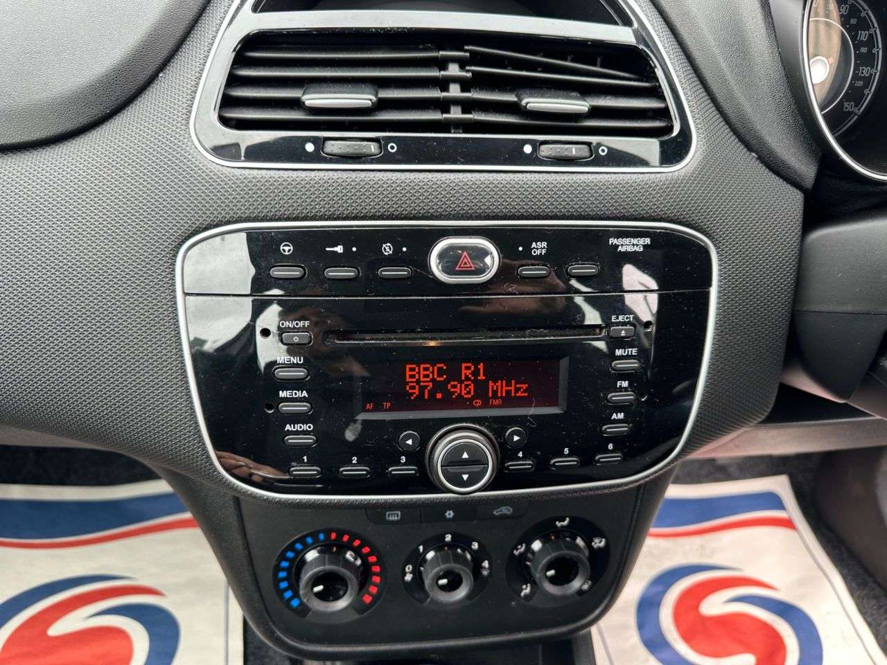 2017 FIAT PUNTO 2017 FIAT PUNTO