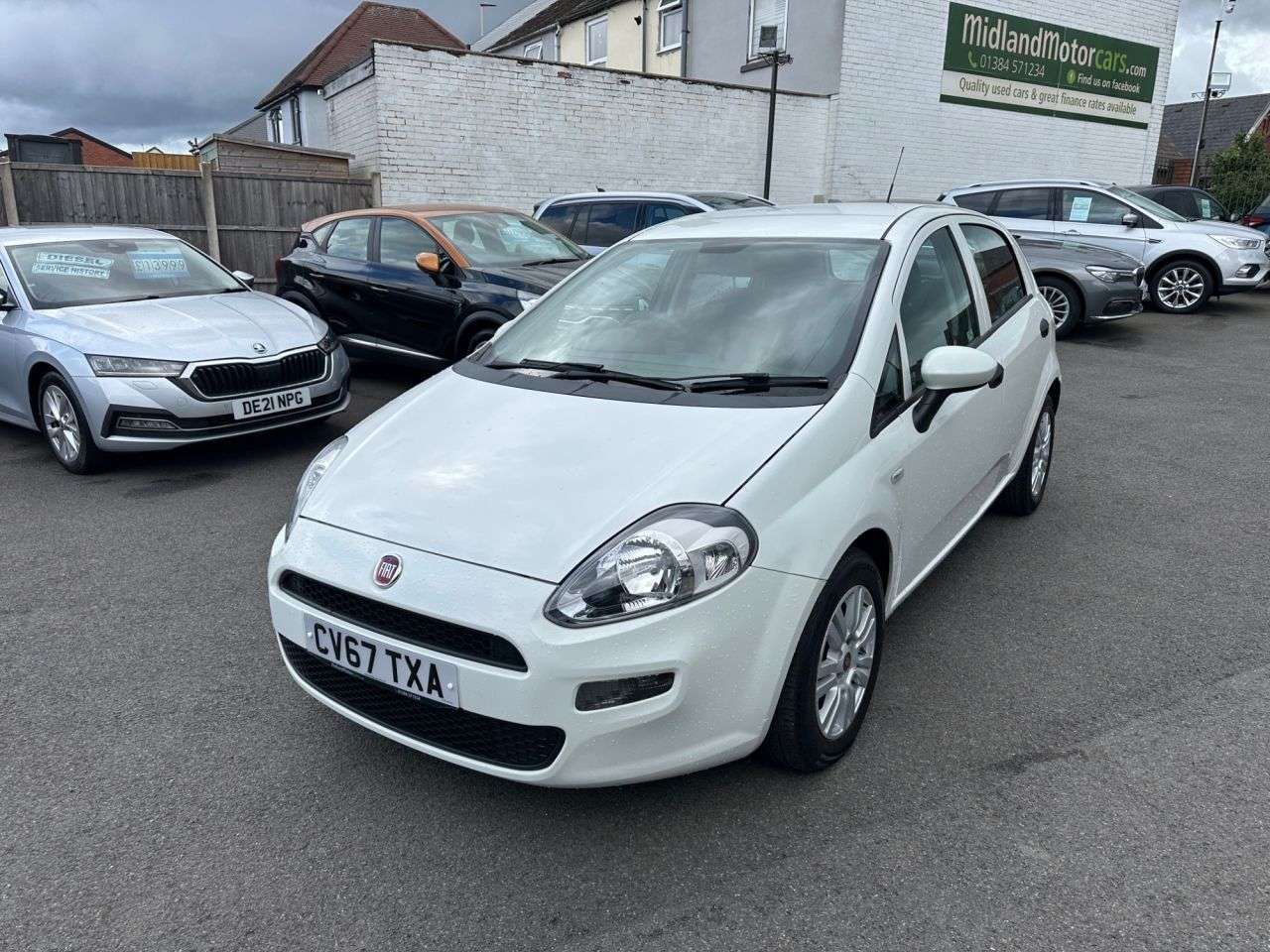 A 2017 FIAT PUNTO 1.4 Pop + Hatchback 5dr Petrol Euro 6 (s/s) (77 bhp) 1 FORMER KEEPER- A 2017 FIAT PUNTO 1.4 Pop + Hatchback 5dr Petrol Euro 6 (s/s) (77 bhp) 1 FORMER KEEPER-