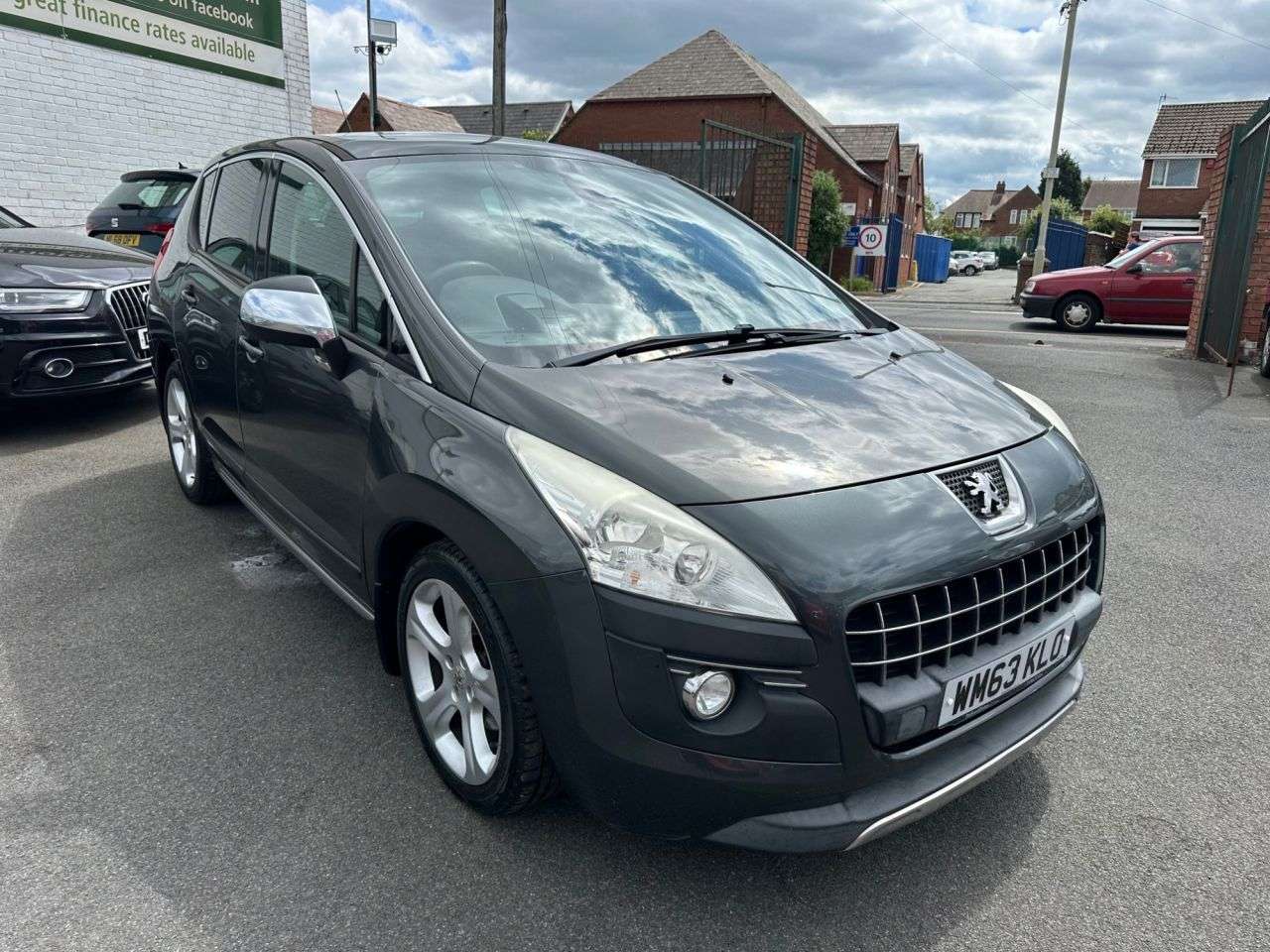 A 2013 PEUGEOT 3008 2.0 HDi Allure SUV 5dr Diesel Auto Euro 5 (163 ps) 1 FORMER KEEPER-BLUETOOT A 2013 PEUGEOT 3008 2.0 HDi Allure SUV 5dr Diesel Auto Euro 5 (163 ps) 1 FORMER KEEPER-BLUETOOT
