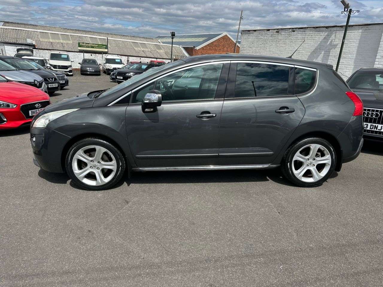 A 2013 PEUGEOT 3008 2.0 HDi Allure SUV 5dr Diesel Auto Euro 5 (163 ps) 1 FORMER KEEPER-BLUETOOT A 2013 PEUGEOT 3008 2.0 HDi Allure SUV 5dr Diesel Auto Euro 5 (163 ps) 1 FORMER KEEPER-BLUETOOT