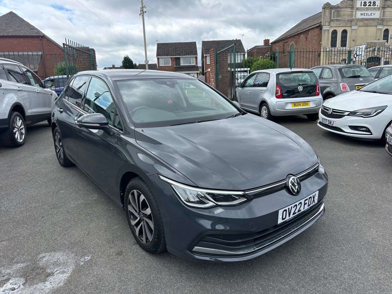 A 2022 VOLKSWAGEN GOLF 1.0 eTSI MHEV Active Hatchback 5dr Petrol Hybrid DSG Euro 6 (s/s) (110 ps) A 2022 VOLKSWAGEN GOLF 1.0 eTSI MHEV Active Hatchback 5dr Petrol Hybrid DSG Euro 6 (s/s) (110 ps)
