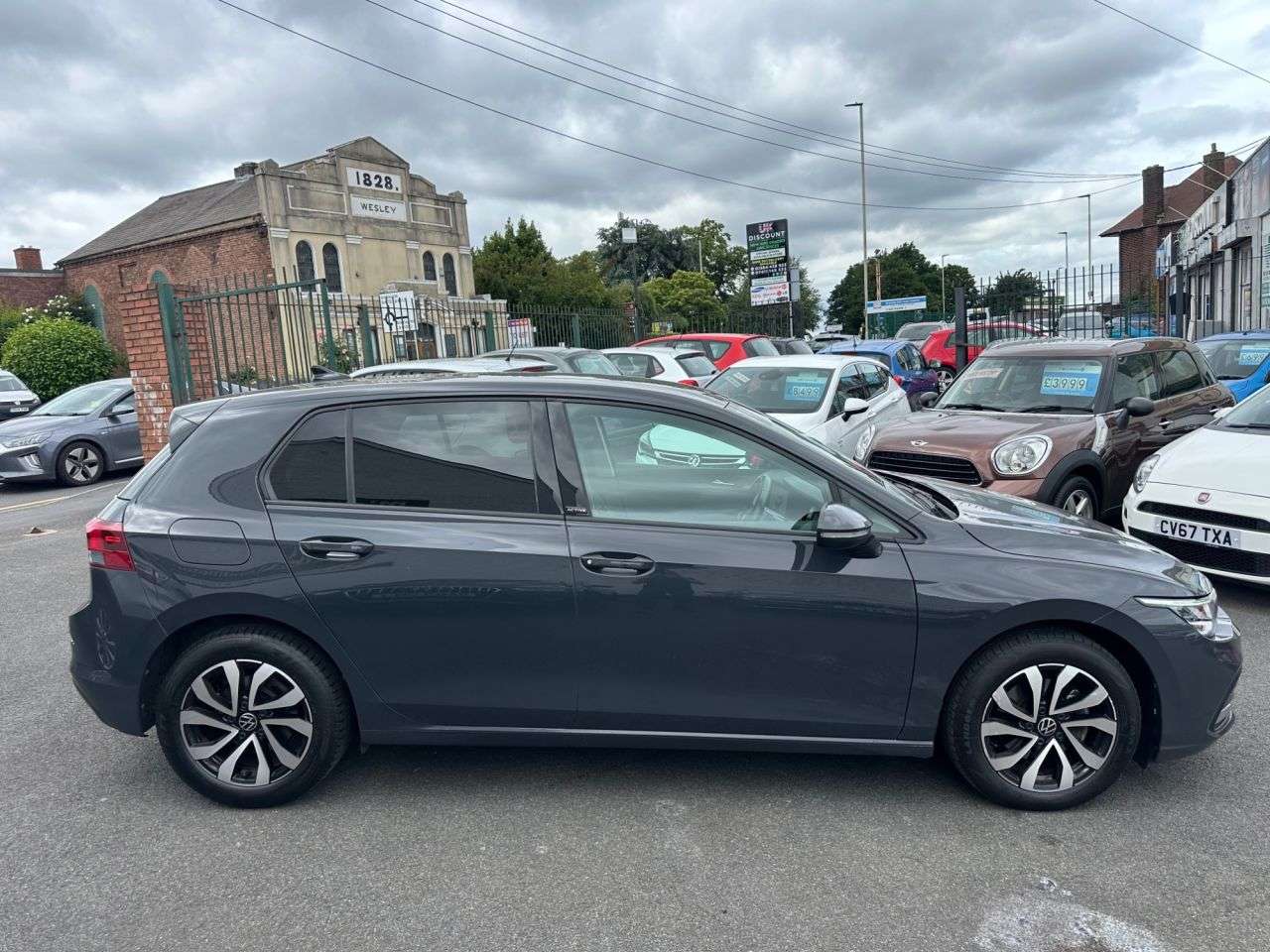 A 2022 VOLKSWAGEN GOLF 1.0 eTSI MHEV Active Hatchback 5dr Petrol Hybrid DSG Euro 6 (s/s) (110 ps) A 2022 VOLKSWAGEN GOLF 1.0 eTSI MHEV Active Hatchback 5dr Petrol Hybrid DSG Euro 6 (s/s) (110 ps)