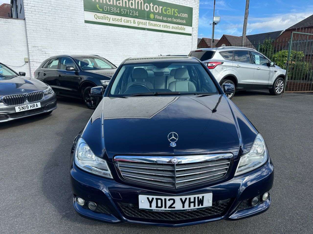 A 2012 MERCEDES-BENZ C CLASS 1.8 C180 BlueEfficiency SE Saloon 4dr Petrol G-Tronic+ Euro 5 (s/s) (156 ps A 2012 MERCEDES-BENZ C CLASS 1.8 C180 BlueEfficiency SE Saloon 4dr Petrol G-Tronic+ Euro 5 (s/s) (156 ps