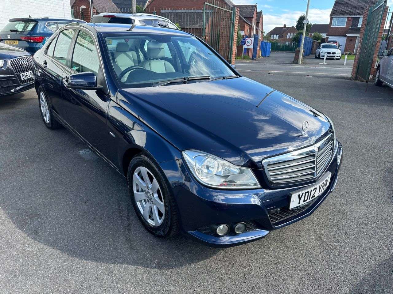 A 2012 MERCEDES-BENZ C CLASS 1.8 C180 BlueEfficiency SE Saloon 4dr Petrol G-Tronic+ Euro 5 (s/s) (156 ps A 2012 MERCEDES-BENZ C CLASS 1.8 C180 BlueEfficiency SE Saloon 4dr Petrol G-Tronic+ Euro 5 (s/s) (156 ps