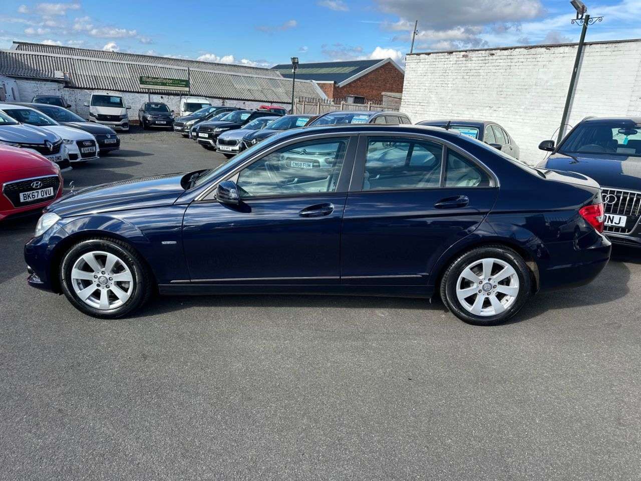 A 2012 MERCEDES-BENZ C CLASS 1.8 C180 BlueEfficiency SE Saloon 4dr Petrol G-Tronic+ Euro 5 (s/s) (156 ps A 2012 MERCEDES-BENZ C CLASS 1.8 C180 BlueEfficiency SE Saloon 4dr Petrol G-Tronic+ Euro 5 (s/s) (156 ps