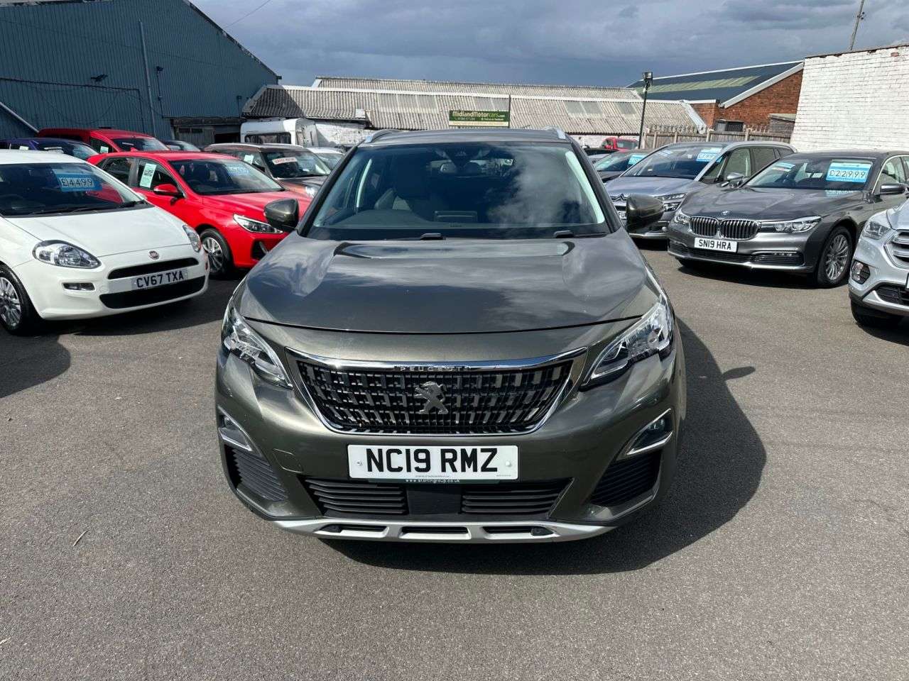 A 2019 PEUGEOT 3008 1.5 BlueHDi Allure SUV 5dr Diesel Manual Euro 6 (s/s) (130 ps) 1 FORMER KEE A 2019 PEUGEOT 3008 1.5 BlueHDi Allure SUV 5dr Diesel Manual Euro 6 (s/s) (130 ps) 1 FORMER KEE