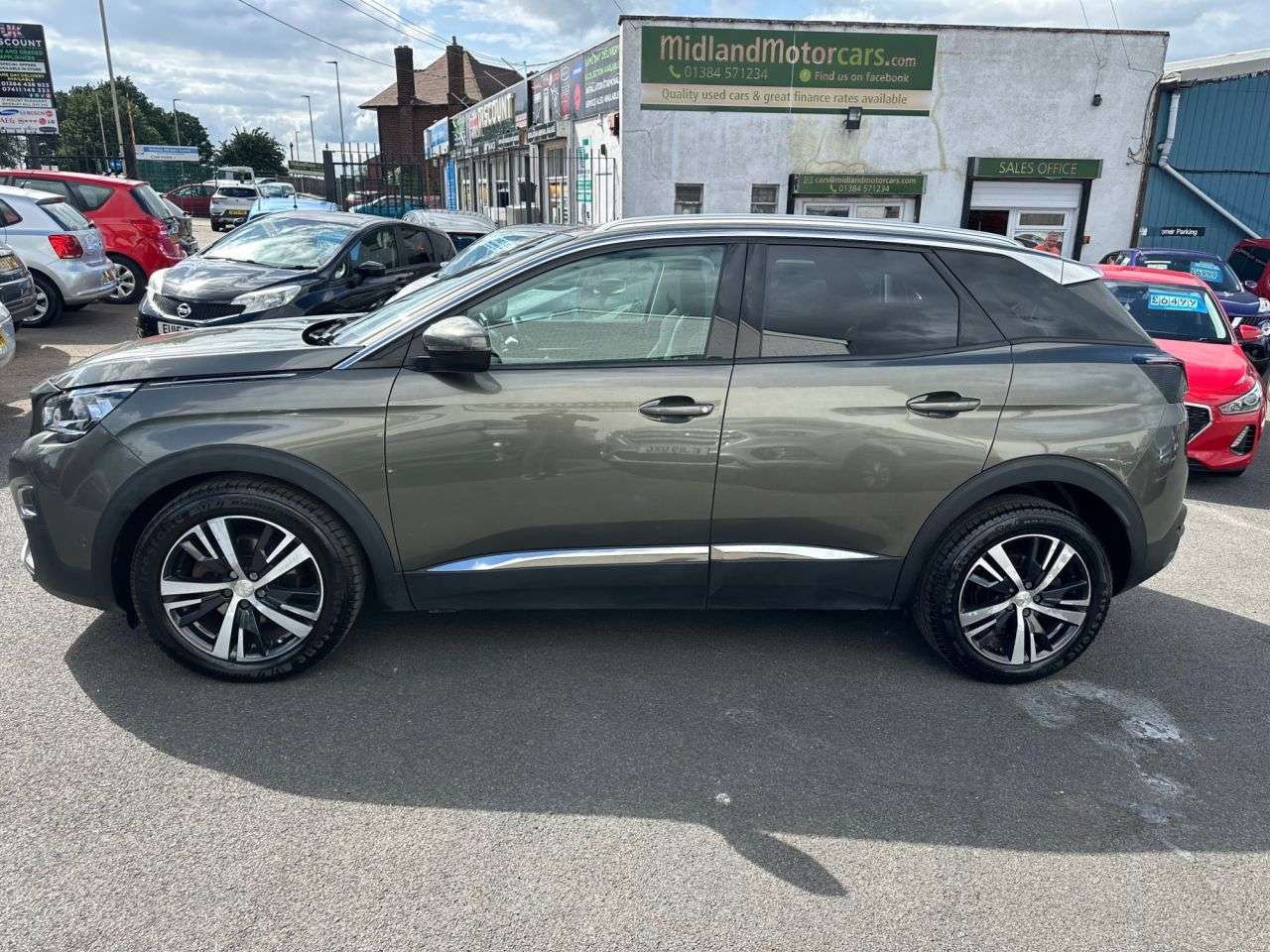 A 2019 PEUGEOT 3008 1.5 BlueHDi Allure SUV 5dr Diesel Manual Euro 6 (s/s) (130 ps) 1 FORMER KEE A 2019 PEUGEOT 3008 1.5 BlueHDi Allure SUV 5dr Diesel Manual Euro 6 (s/s) (130 ps) 1 FORMER KEE