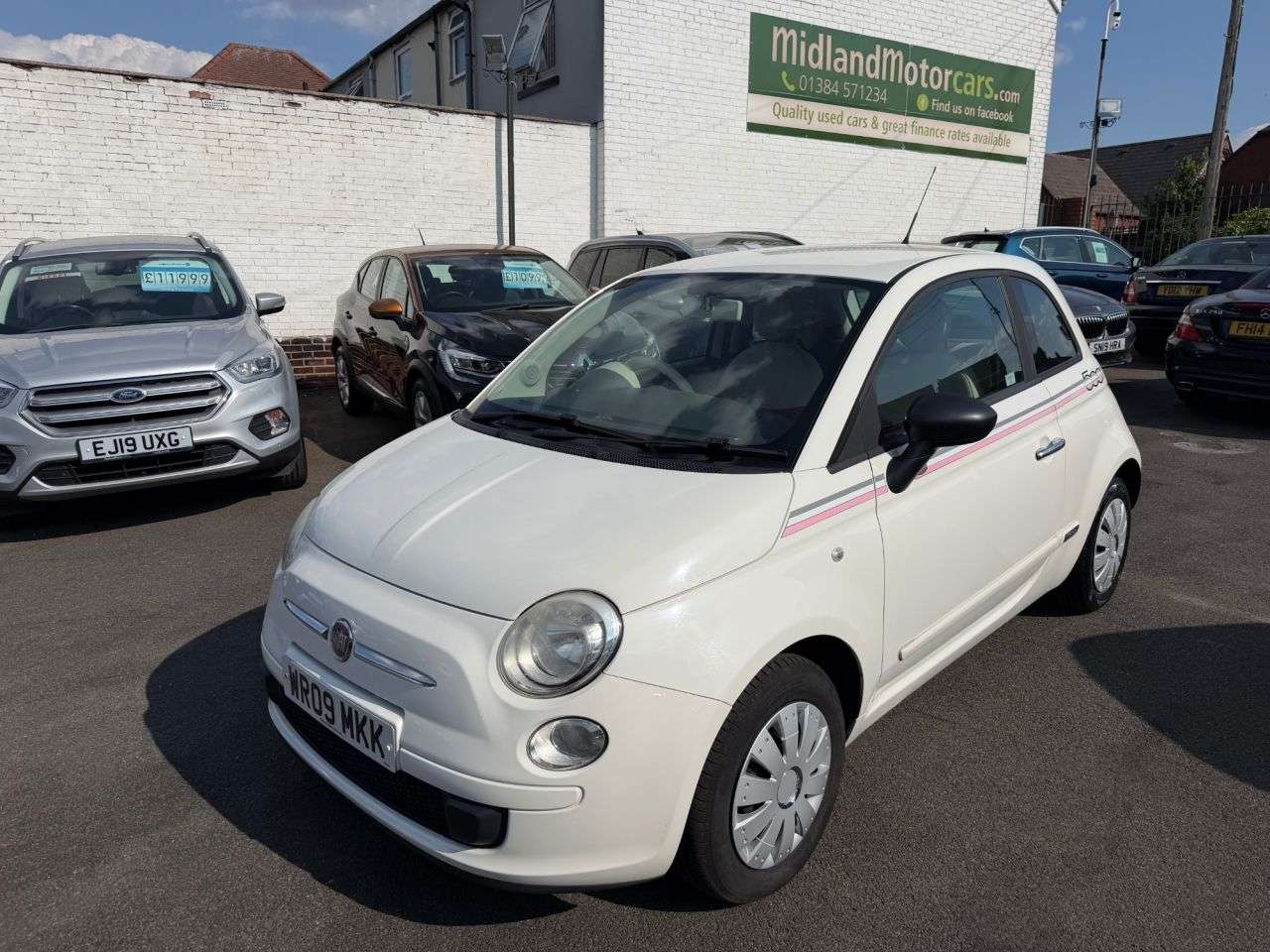 A 2009 FIAT 500 1.2 Pop Hatchback 3dr Petrol Manual Euro 5 (s/s) (69 bhp) 12 SERVICE STAMPS A 2009 FIAT 500 1.2 Pop Hatchback 3dr Petrol Manual Euro 5 (s/s) (69 bhp) 12 SERVICE STAMPS