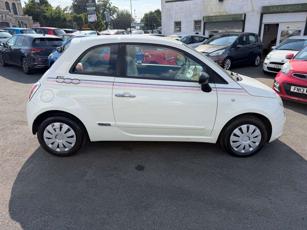 A 2009 FIAT 500 1.2 Pop Hatchback 3dr Petrol Manual Euro 5 (s/s) (69 bhp) 12 SERVICE STAMPS A 2009 FIAT 500 1.2 Pop Hatchback 3dr Petrol Manual Euro 5 (s/s) (69 bhp) 12 SERVICE STAMPS