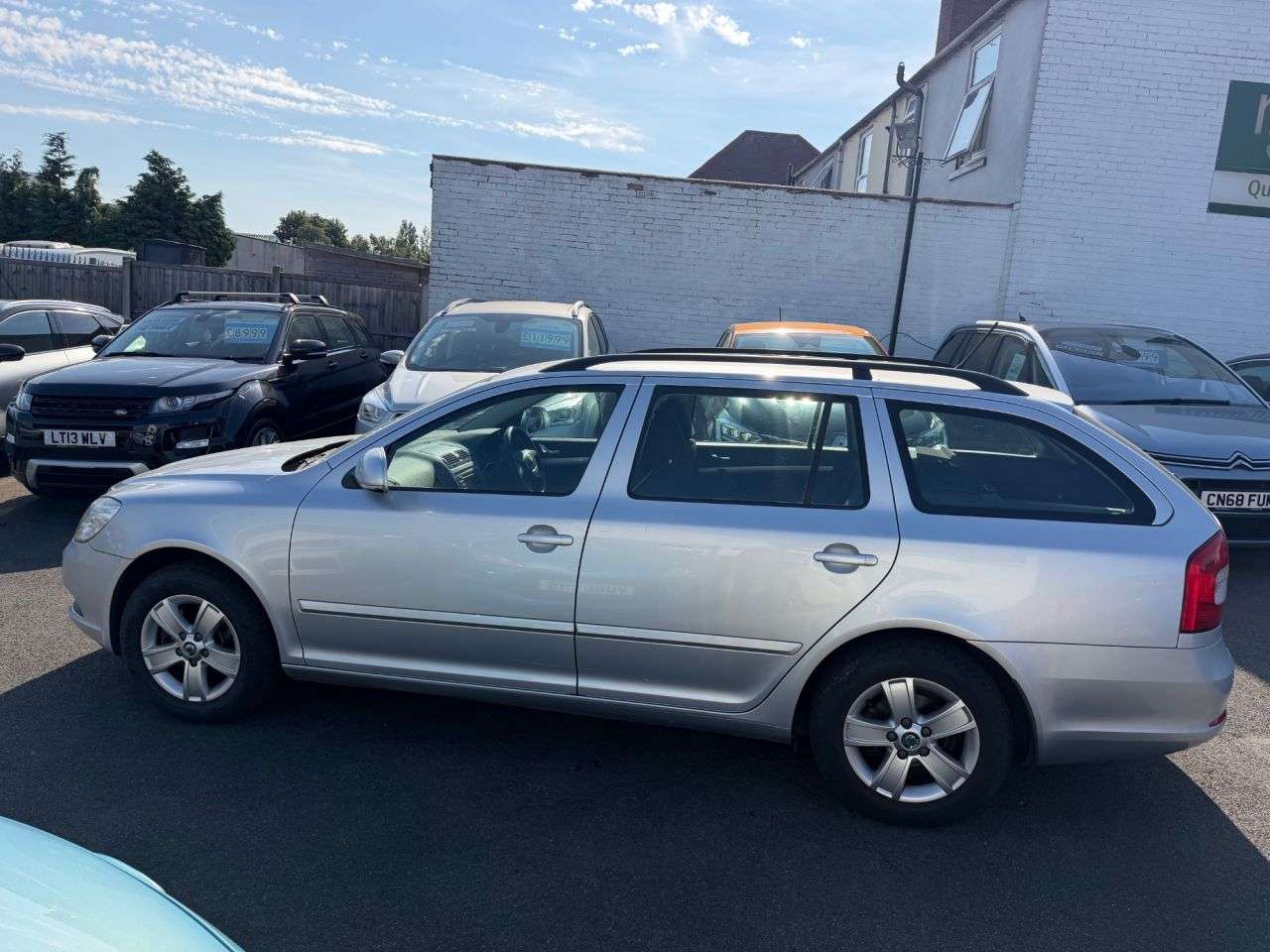 A 2011 SKODA OCTAVIA 1.6 MPI SE Estate 5dr Petrol Manual Euro 5 (102 ps) ONLY 2 OWNERS A 2011 SKODA OCTAVIA 1.6 MPI SE Estate 5dr Petrol Manual Euro 5 (102 ps) ONLY 2 OWNERS