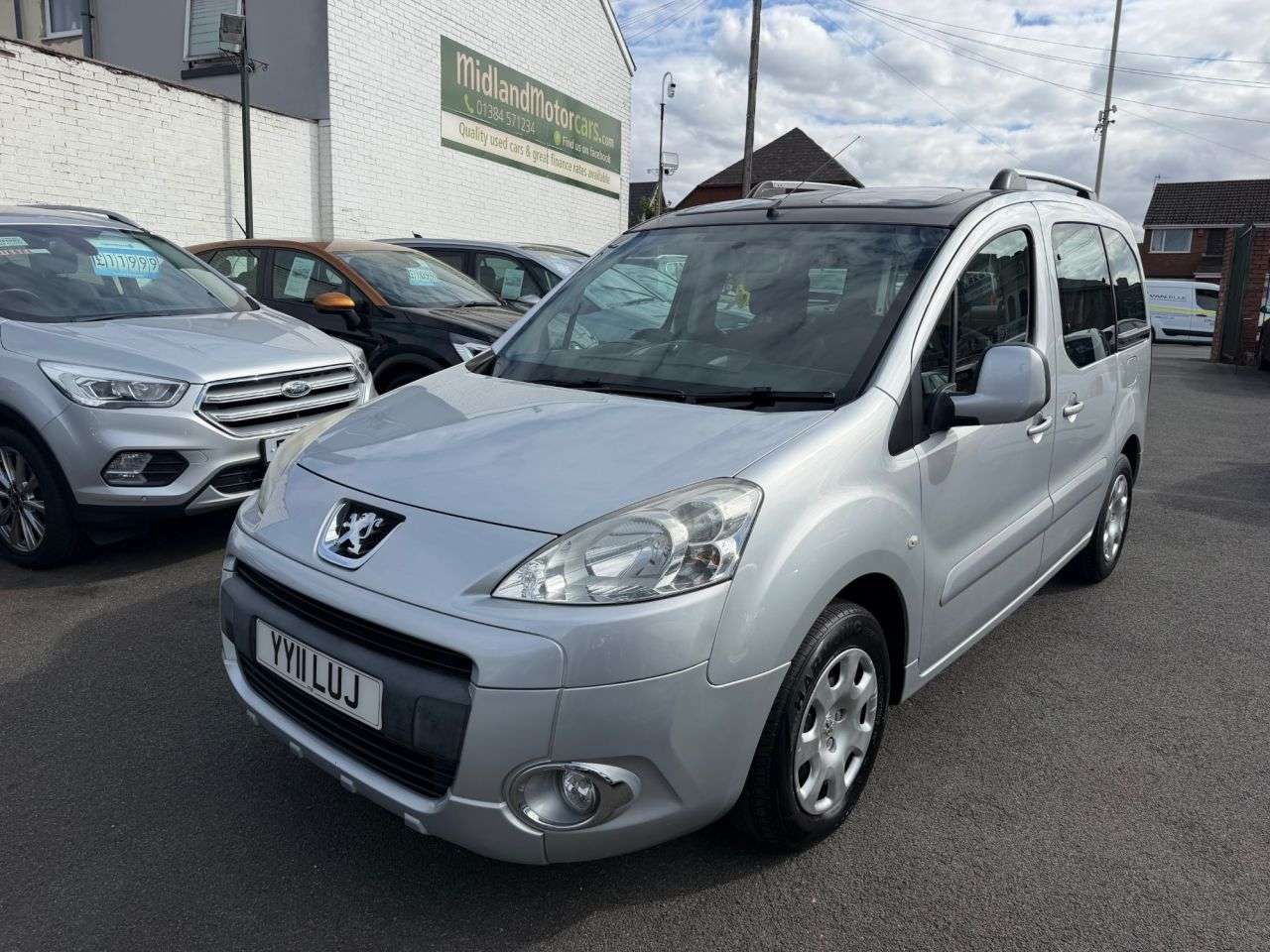 A 2011 PEUGEOT PARTNER TEPEE 1.6 HDi Tepee Zenith MPV 5dr Diesel Manual (139 g/km, 92 bhp) MOT 30/06/26- A 2011 PEUGEOT PARTNER TEPEE 1.6 HDi Tepee Zenith MPV 5dr Diesel Manual (139 g/km, 92 bhp) MOT 30/06/26-