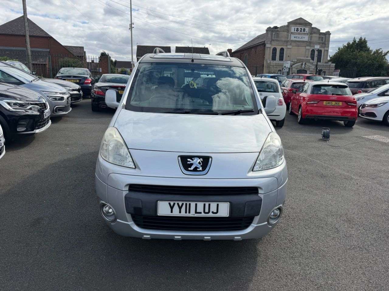 A 2011 PEUGEOT PARTNER TEPEE 1.6 HDi Tepee Zenith MPV 5dr Diesel Manual (139 g/km, 92 bhp) MOT 30/06/26- A 2011 PEUGEOT PARTNER TEPEE 1.6 HDi Tepee Zenith MPV 5dr Diesel Manual (139 g/km, 92 bhp) MOT 30/06/26-