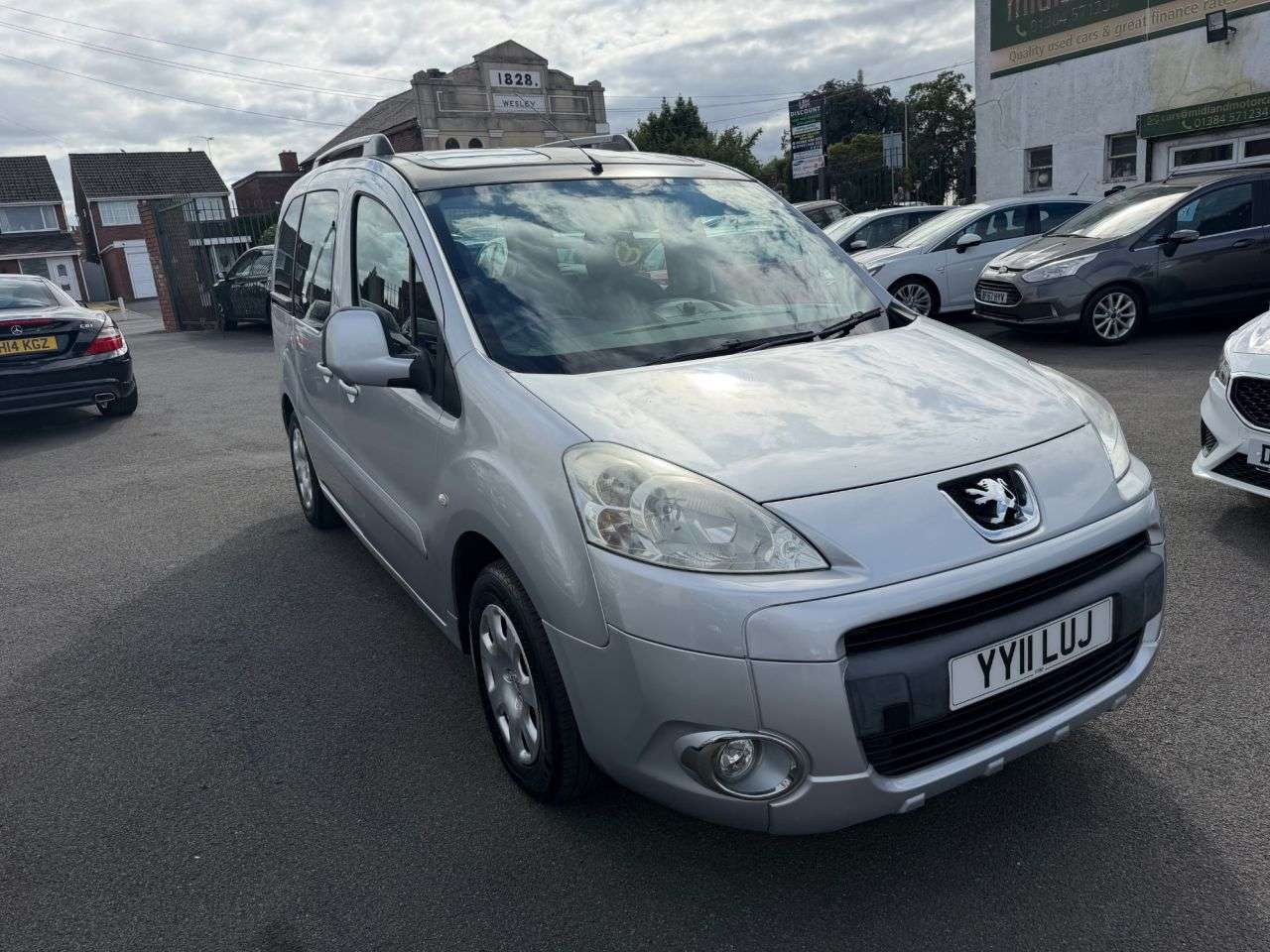 A 2011 PEUGEOT PARTNER TEPEE 1.6 HDi Tepee Zenith MPV 5dr Diesel Manual (139 g/km, 92 bhp) MOT 30/06/26- A 2011 PEUGEOT PARTNER TEPEE 1.6 HDi Tepee Zenith MPV 5dr Diesel Manual (139 g/km, 92 bhp) MOT 30/06/26-