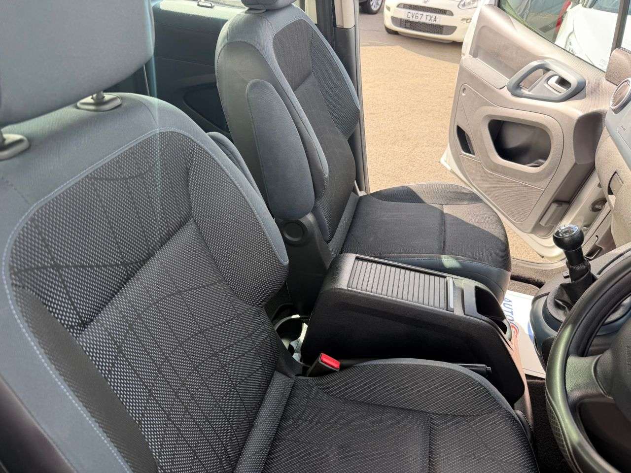 2011 PEUGEOT PARTNER TEPEE 2011 PEUGEOT PARTNER TEPEE