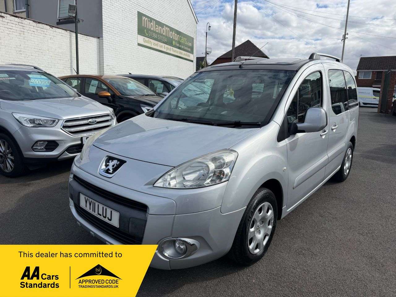 A 2011 PEUGEOT PARTNER TEPEE 1.6 HDi Tepee Zenith MPV 5dr Diesel Manual (139 g/km, 92 bhp) NEW CAMBELT09 A 2011 PEUGEOT PARTNER TEPEE 1.6 HDi Tepee Zenith MPV 5dr Diesel Manual (139 g/km, 92 bhp) NEW CAMBELT09