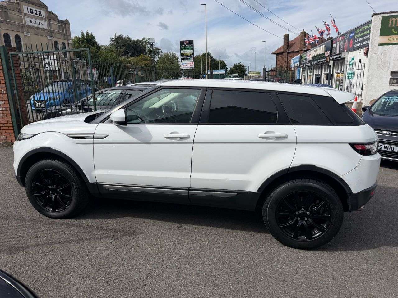 A 2014 LAND ROVER RANGE ROVER EVOQUE 2.2 SD4 Pure Tech SUV 5dr Diesel Auto 4WD Euro 5 (s/s) (190 ps) LEATHER-DAB A 2014 LAND ROVER RANGE ROVER EVOQUE 2.2 SD4 Pure Tech SUV 5dr Diesel Auto 4WD Euro 5 (s/s) (190 ps) LEATHER-DAB