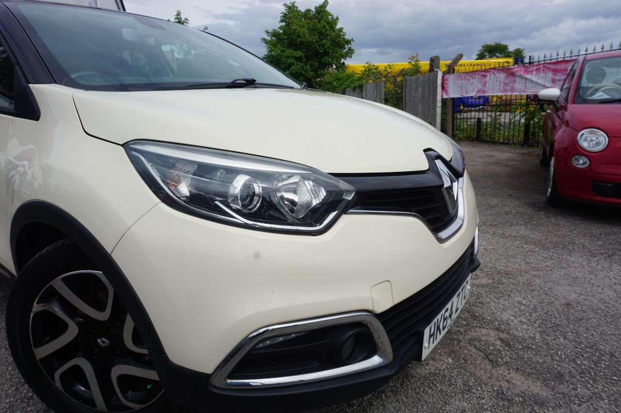 A 2015 RENAULT CAPTUR 1.5 DYNAMIQUE S MEDIANAV ENERGY DCI S/S 5d 90 BHP Air Conditioning and Allo A 2015 RENAULT CAPTUR 1.5 DYNAMIQUE S MEDIANAV ENERGY DCI S/S 5d 90 BHP Air Conditioning and Allo