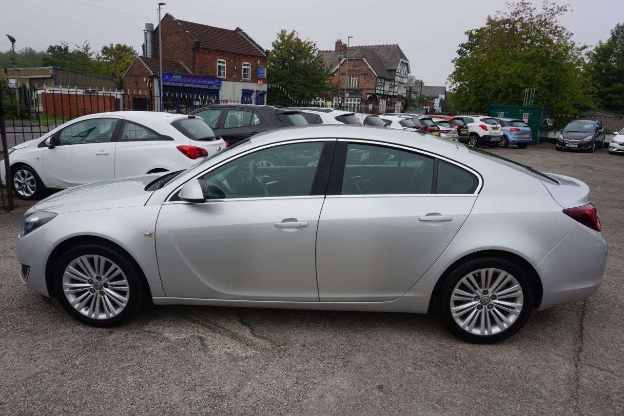 A 2015 VAUXHALL INSIGNIA 2.0 CDTi ecoFLEX Tech Line Hatchback 5dr Diesel Manual Euro 6 (s/s) (170 ps A 2015 VAUXHALL INSIGNIA 2.0 CDTi ecoFLEX Tech Line Hatchback 5dr Diesel Manual Euro 6 (s/s) (170 ps