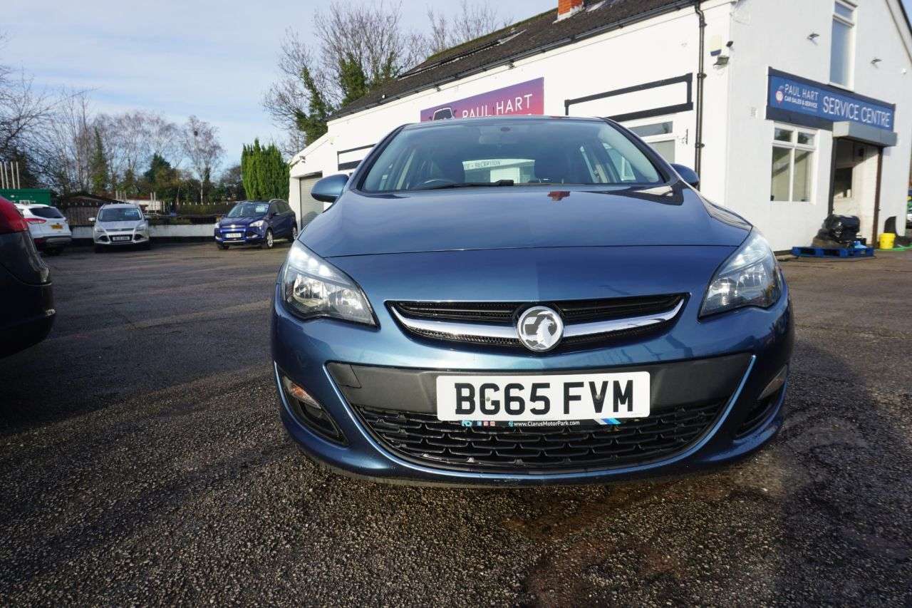 A 2015 VAUXHALL ASTRA 1.4i Excite Hatchback 5dr Petrol Manual Euro 6 (100 ps) Air Conditioning. A A 2015 VAUXHALL ASTRA 1.4i Excite Hatchback 5dr Petrol Manual Euro 6 (100 ps) Air Conditioning. A