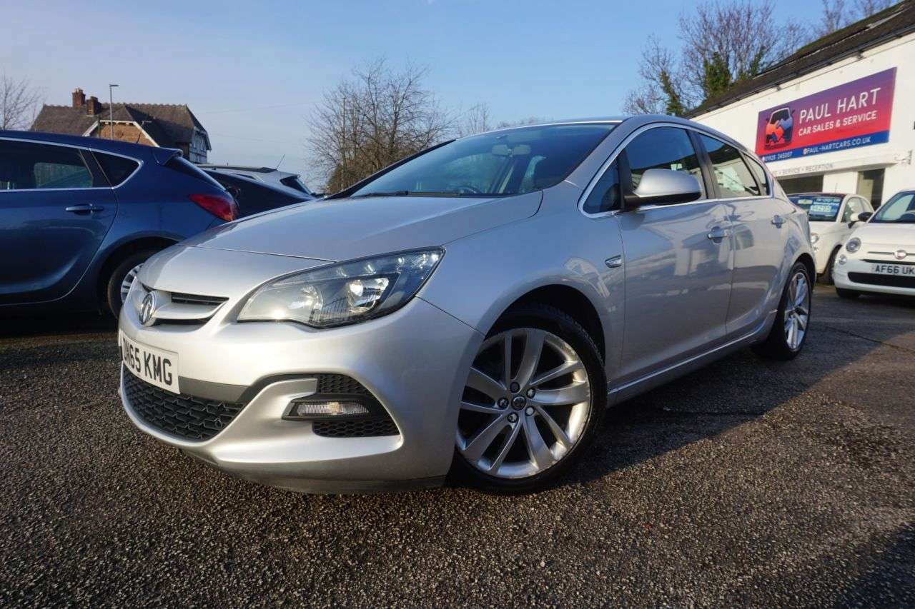 A 2015 VAUXHALL ASTRA 1.6i Tech Line GT Hatchback 5dr Petrol Manual Euro 6 (115 ps) A 2015 VAUXHALL ASTRA 1.6i Tech Line GT Hatchback 5dr Petrol Manual Euro 6 (115 ps)