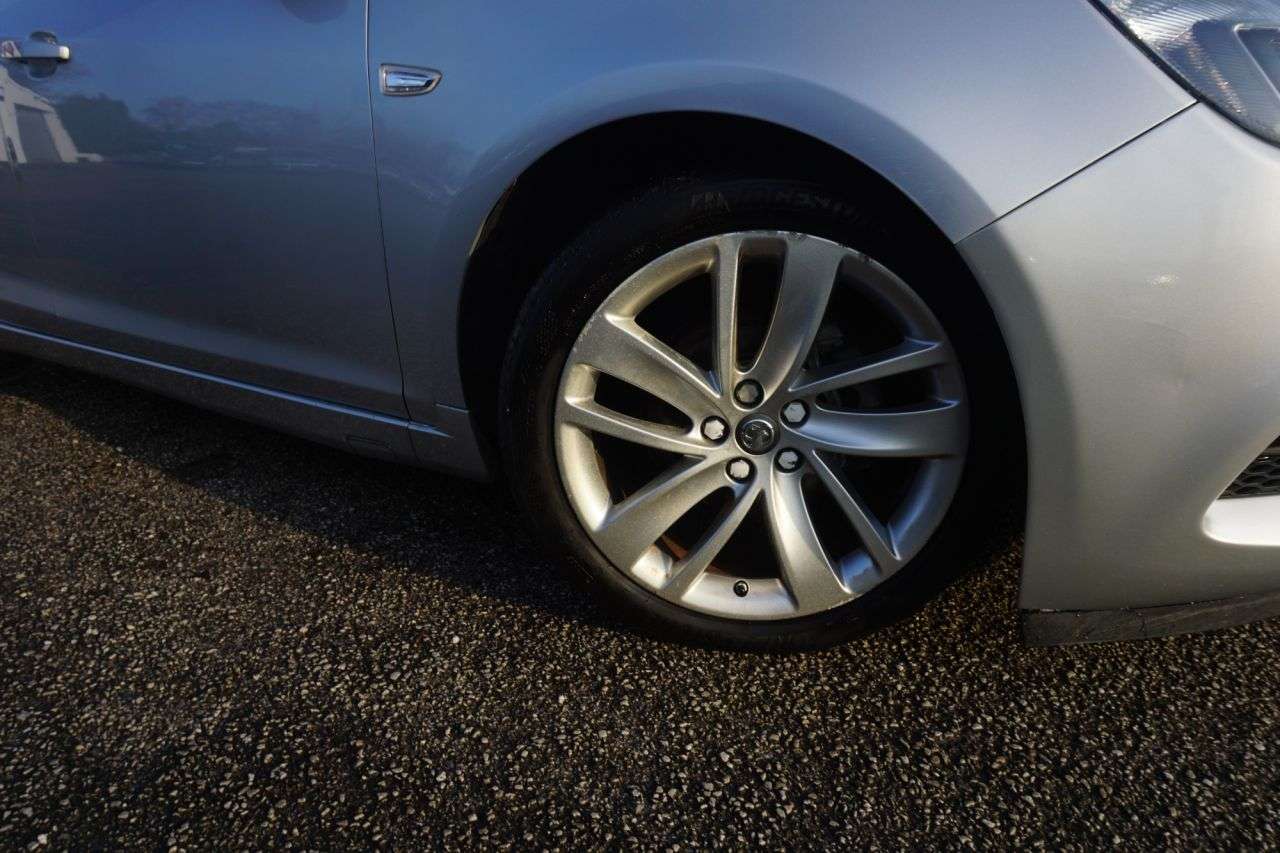 A 2015 VAUXHALL ASTRA 1.6i Tech Line GT Hatchback 5dr Petrol Manual Euro 6 (115 ps) A 2015 VAUXHALL ASTRA 1.6i Tech Line GT Hatchback 5dr Petrol Manual Euro 6 (115 ps)