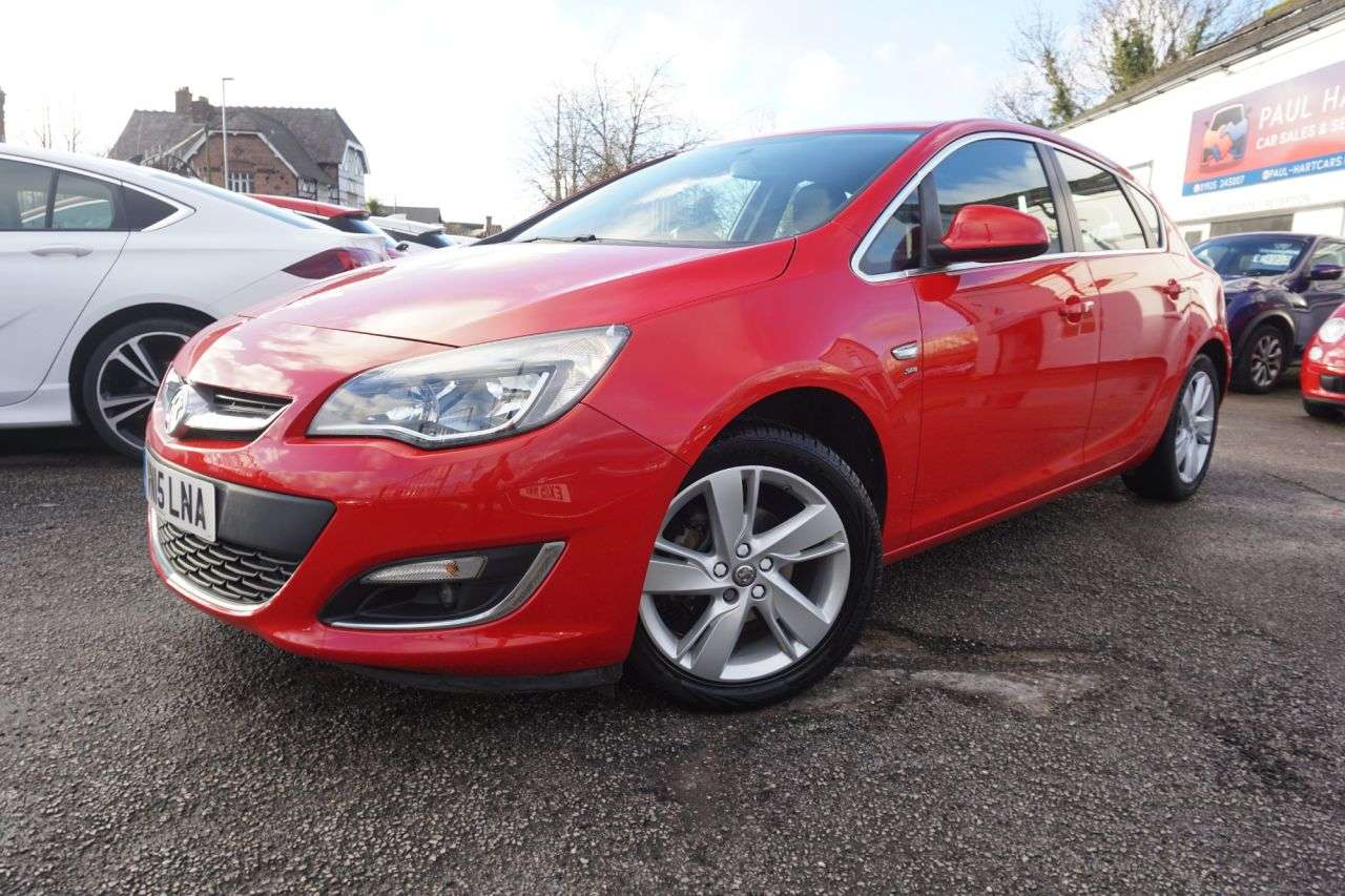 A 2015 VAUXHALL ASTRA 1.4i SRi Hatchback 5dr Petrol Manual Euro 6 (100 ps) Air Conditioning and A A 2015 VAUXHALL ASTRA 1.4i SRi Hatchback 5dr Petrol Manual Euro 6 (100 ps) Air Conditioning and A
