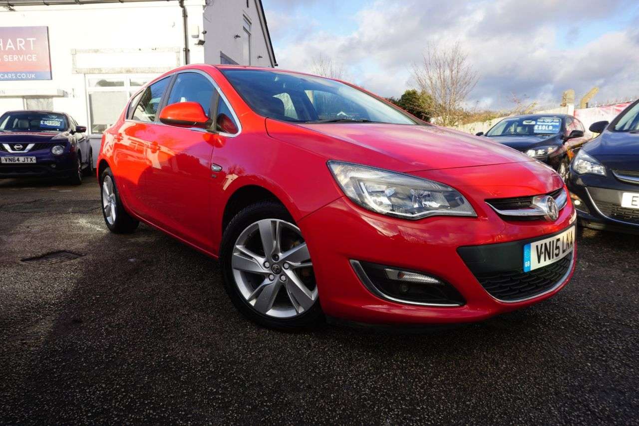 A 2015 VAUXHALL ASTRA 1.4i SRi Hatchback 5dr Petrol Manual Euro 6 (100 ps) Air Conditioning and A A 2015 VAUXHALL ASTRA 1.4i SRi Hatchback 5dr Petrol Manual Euro 6 (100 ps) Air Conditioning and A