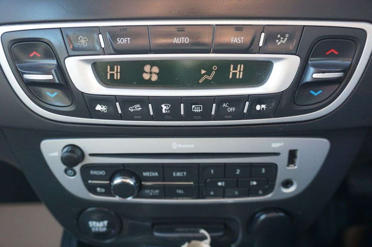 2015 RENAULT MEGANE 2015 RENAULT MEGANE