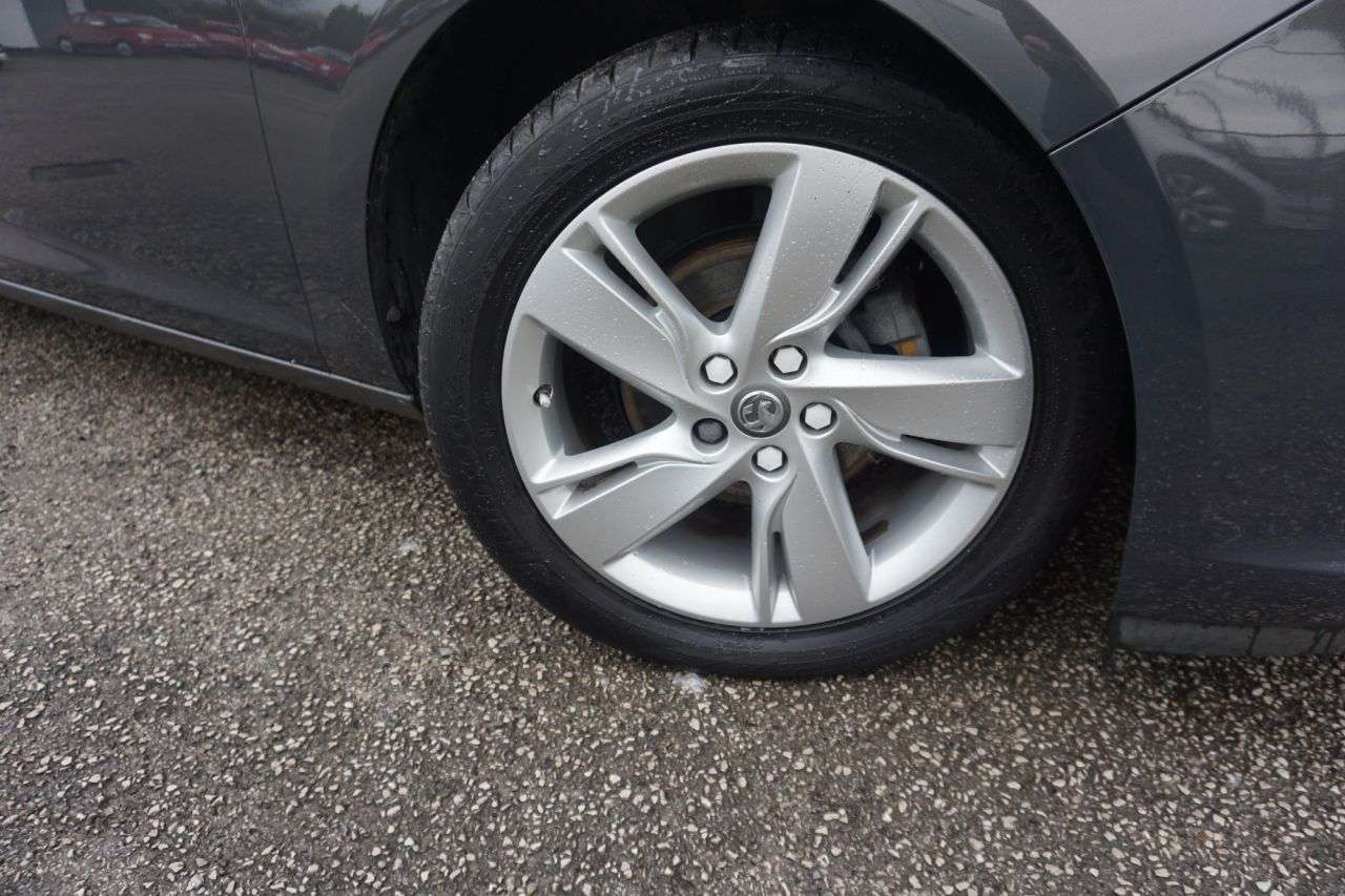 A 2015 VAUXHALL ASTRA 1.6i SRi Hatchback 5dr Petrol Manual Euro 6 (115 ps) Air Conditioning. Allo A 2015 VAUXHALL ASTRA 1.6i SRi Hatchback 5dr Petrol Manual Euro 6 (115 ps) Air Conditioning. Allo