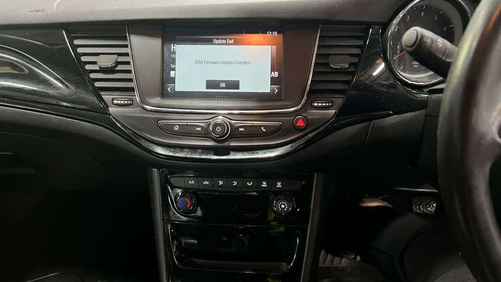 A 2018 VAUXHALL ASTRA 1.4i Turbo SRi Hatchback 5dr Petrol Manual Euro 6 (150 ps) Air Conditioning A 2018 VAUXHALL ASTRA 1.4i Turbo SRi Hatchback 5dr Petrol Manual Euro 6 (150 ps) Air Conditioning