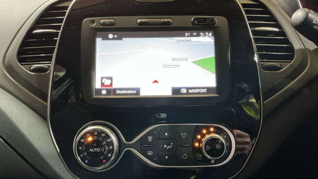 A 2017 RENAULT CAPTUR 1.5 dCi ENERGY Dynamique Nav SUV 5dr Diesel Manual Euro 6 (s/s) (110 ps) Ai A 2017 RENAULT CAPTUR 1.5 dCi ENERGY Dynamique Nav SUV 5dr Diesel Manual Euro 6 (s/s) (110 ps) Ai