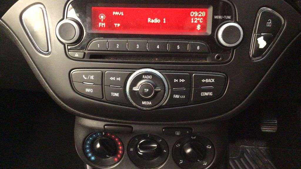 A 2015 VAUXHALL CORSA 1.2i Sting Hatchback 3dr Petrol Manual Euro 6 (70 ps) A 2015 VAUXHALL CORSA 1.2i Sting Hatchback 3dr Petrol Manual Euro 6 (70 ps)