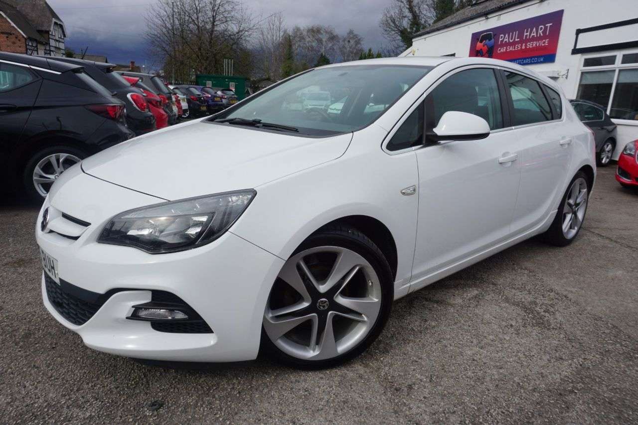 A 2015 VAUXHALL ASTRA 1.6i Limited Edition Hatchback 5dr Petrol Manual Euro 6 (115 ps) Air Condit A 2015 VAUXHALL ASTRA 1.6i Limited Edition Hatchback 5dr Petrol Manual Euro 6 (115 ps) Air Condit