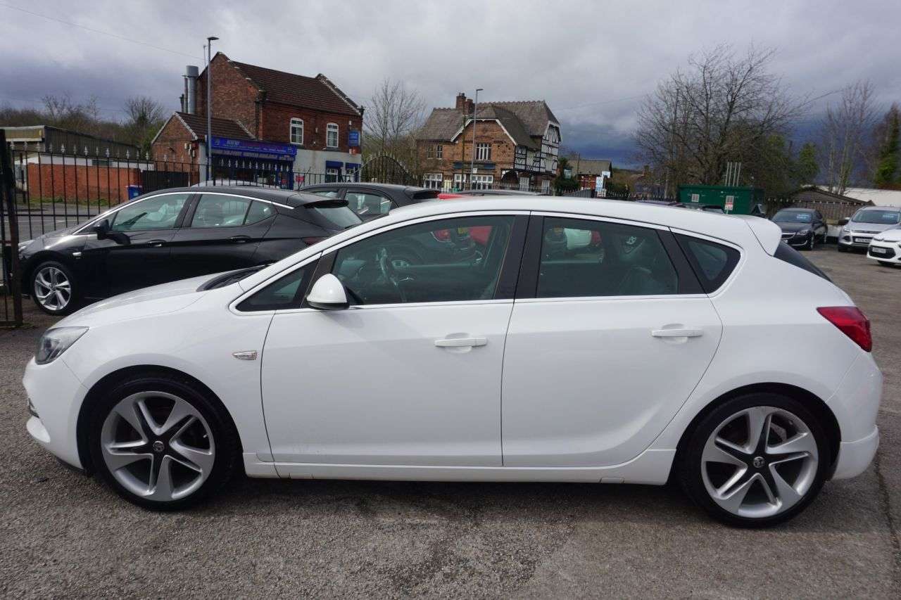 A 2015 VAUXHALL ASTRA 1.6i Limited Edition Hatchback 5dr Petrol Manual Euro 6 (115 ps) Air Condit A 2015 VAUXHALL ASTRA 1.6i Limited Edition Hatchback 5dr Petrol Manual Euro 6 (115 ps) Air Condit