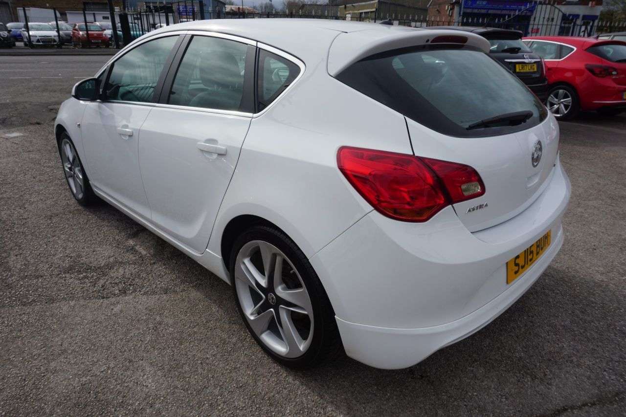 A 2015 VAUXHALL ASTRA 1.6i Limited Edition Hatchback 5dr Petrol Manual Euro 6 (115 ps) Air Condit A 2015 VAUXHALL ASTRA 1.6i Limited Edition Hatchback 5dr Petrol Manual Euro 6 (115 ps) Air Condit