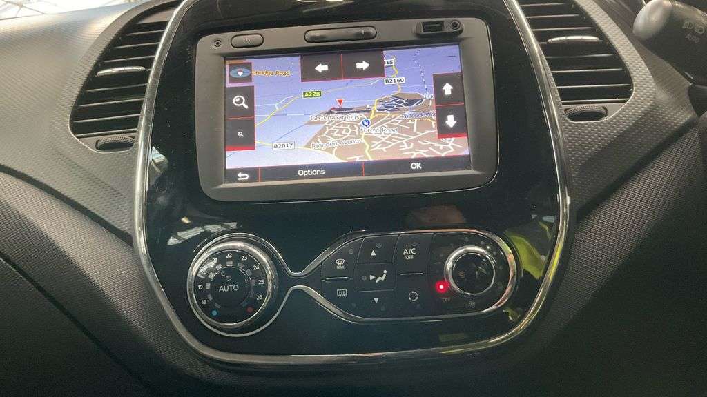 A 2016 RENAULT CAPTUR 0.9 TCe ENERGY Dynamique S Nav SUV 5dr Petrol Manual Euro 6 (s/s) (90 ps) A A 2016 RENAULT CAPTUR 0.9 TCe ENERGY Dynamique S Nav SUV 5dr Petrol Manual Euro 6 (s/s) (90 ps) A