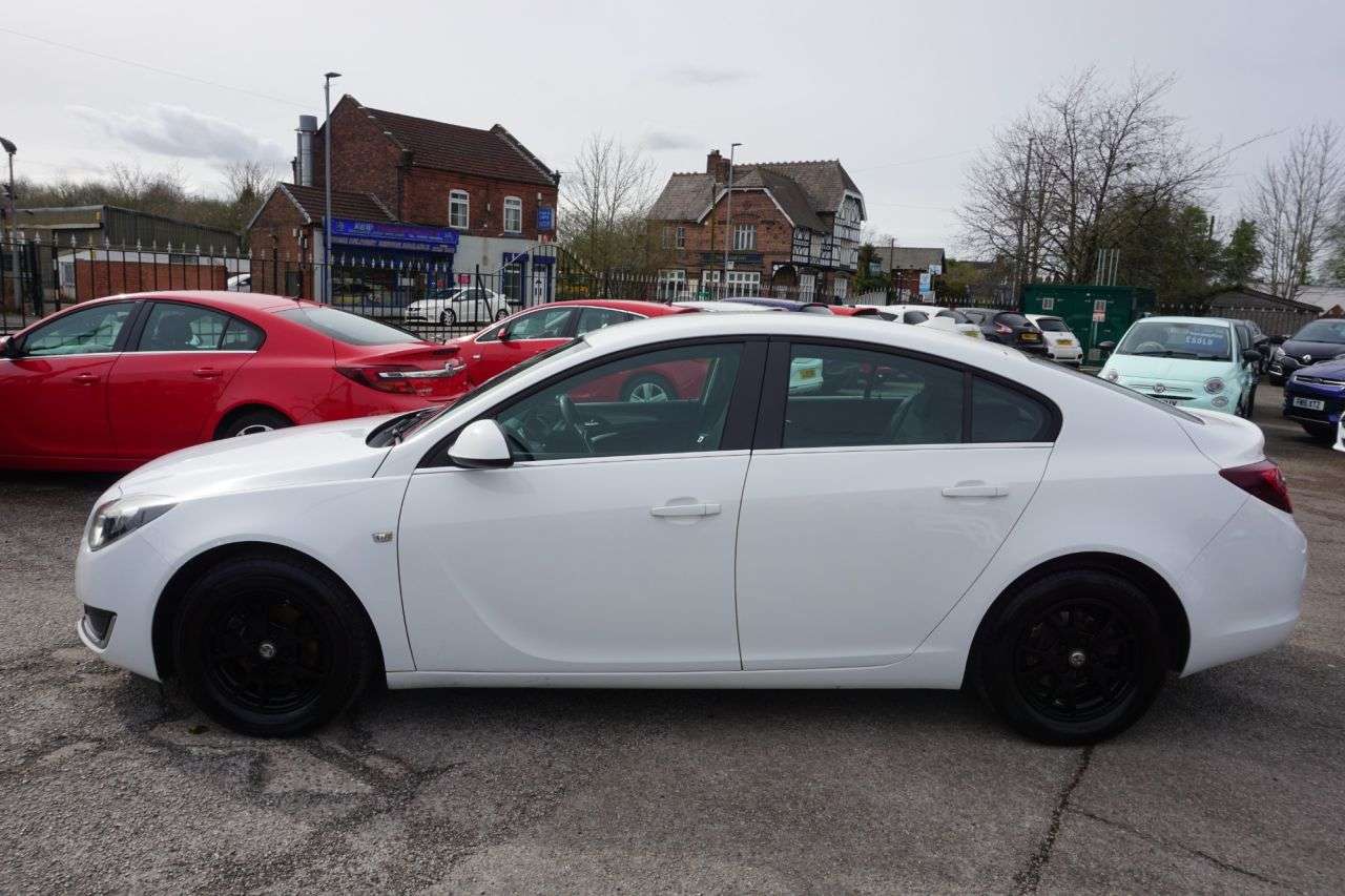 A 2015 VAUXHALL INSIGNIA 2.0 CDTi ecoFLEX Design Hatchback 5dr Diesel Manual Euro 5 (s/s) (140 ps) A A 2015 VAUXHALL INSIGNIA 2.0 CDTi ecoFLEX Design Hatchback 5dr Diesel Manual Euro 5 (s/s) (140 ps) A