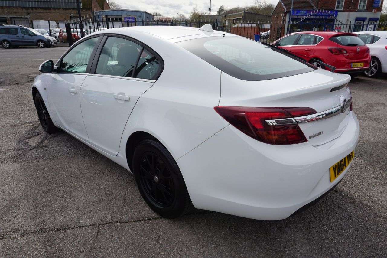 A 2015 VAUXHALL INSIGNIA 2.0 CDTi ecoFLEX Design Hatchback 5dr Diesel Manual Euro 5 (s/s) (140 ps) A A 2015 VAUXHALL INSIGNIA 2.0 CDTi ecoFLEX Design Hatchback 5dr Diesel Manual Euro 5 (s/s) (140 ps) A