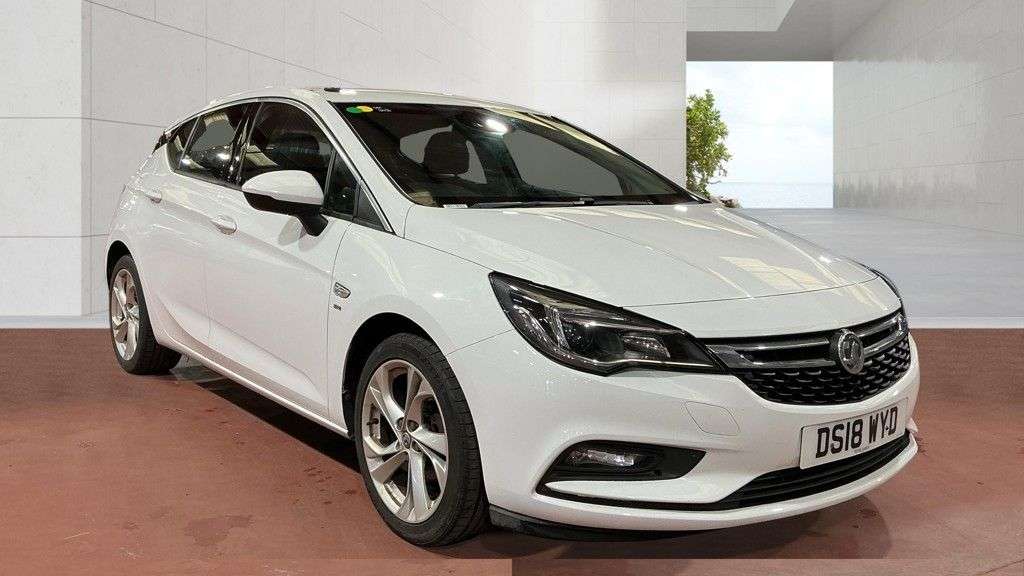 A 2018 VAUXHALL ASTRA 1.4i SRi Hatchback 5dr Petrol Manual Euro 6 (100 ps) Air Conditioning and A A 2018 VAUXHALL ASTRA 1.4i SRi Hatchback 5dr Petrol Manual Euro 6 (100 ps) Air Conditioning and A