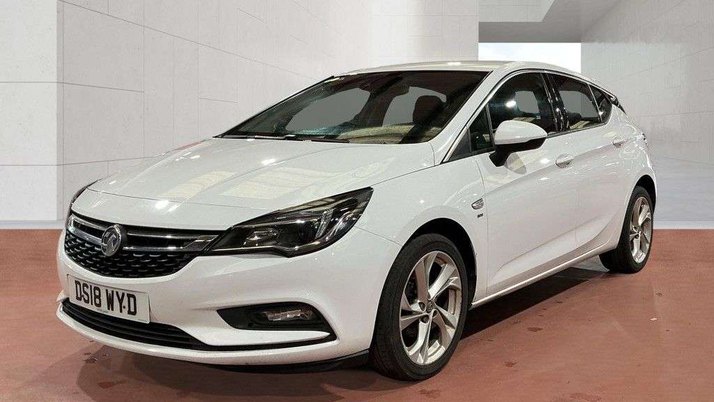 A 2018 VAUXHALL ASTRA 1.4i SRi Hatchback 5dr Petrol Manual Euro 6 (100 ps) Air Conditioning and A A 2018 VAUXHALL ASTRA 1.4i SRi Hatchback 5dr Petrol Manual Euro 6 (100 ps) Air Conditioning and A