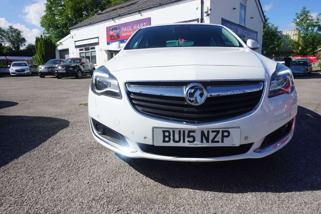 A 2015 VAUXHALL INSIGNIA 2.0 CDTi ecoFLEX SRi Nav Hatchback 5dr Diesel Manual Euro 5 (s/s) (140 ps) A 2015 VAUXHALL INSIGNIA 2.0 CDTi ecoFLEX SRi Nav Hatchback 5dr Diesel Manual Euro 5 (s/s) (140 ps)
