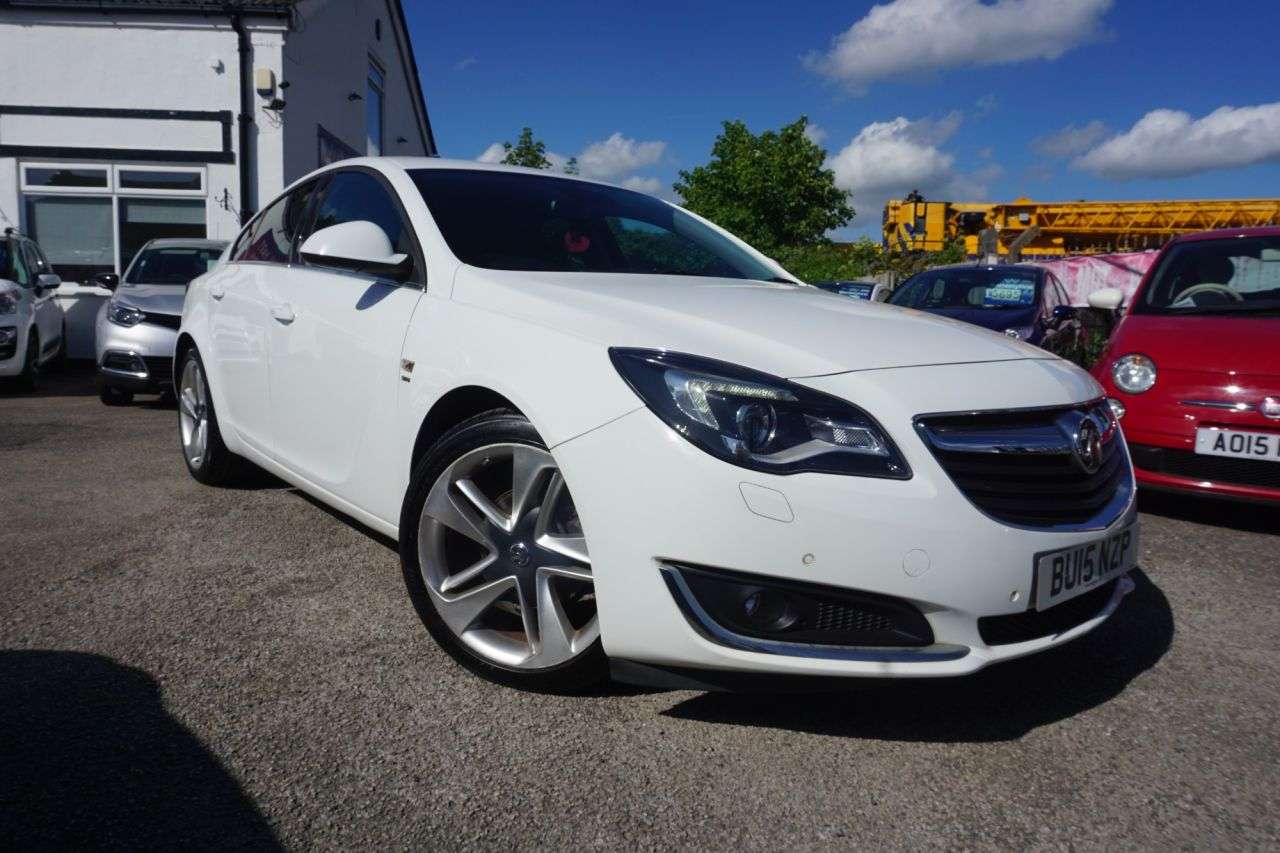 A 2015 VAUXHALL INSIGNIA 2.0 CDTi ecoFLEX SRi Nav Hatchback 5dr Diesel Manual Euro 5 (s/s) (140 ps) A 2015 VAUXHALL INSIGNIA 2.0 CDTi ecoFLEX SRi Nav Hatchback 5dr Diesel Manual Euro 5 (s/s) (140 ps)