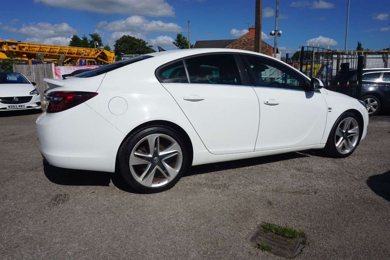 A 2015 VAUXHALL INSIGNIA 2.0 CDTi ecoFLEX SRi Nav Hatchback 5dr Diesel Manual Euro 5 (s/s) (140 ps) A 2015 VAUXHALL INSIGNIA 2.0 CDTi ecoFLEX SRi Nav Hatchback 5dr Diesel Manual Euro 5 (s/s) (140 ps)