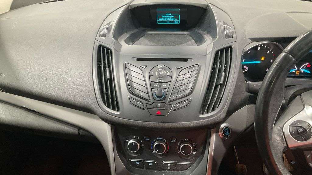 A 2015 FORD KUGA 2.0 TDCi Zetec SUV 5dr Diesel Manual 2WD Euro 6 (s/s) (150 ps) Air Conditio A 2015 FORD KUGA 2.0 TDCi Zetec SUV 5dr Diesel Manual 2WD Euro 6 (s/s) (150 ps) Air Conditio