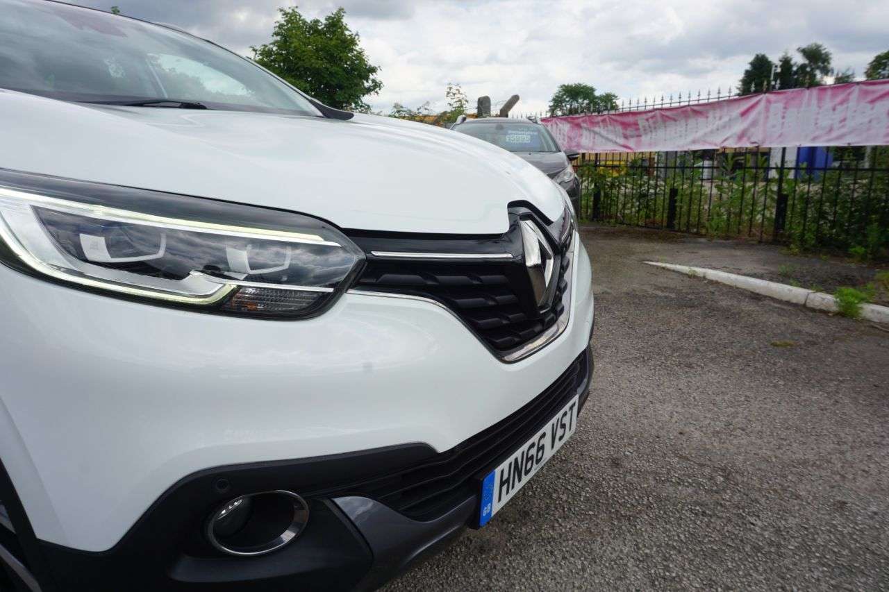 A 2016 RENAULT KADJAR 1.5 dCi Signature Nav SUV 5dr Diesel Manual Euro 6 (s/s) (110 ps) 6 Speed, A 2016 RENAULT KADJAR 1.5 dCi Signature Nav SUV 5dr Diesel Manual Euro 6 (s/s) (110 ps) 6 Speed,