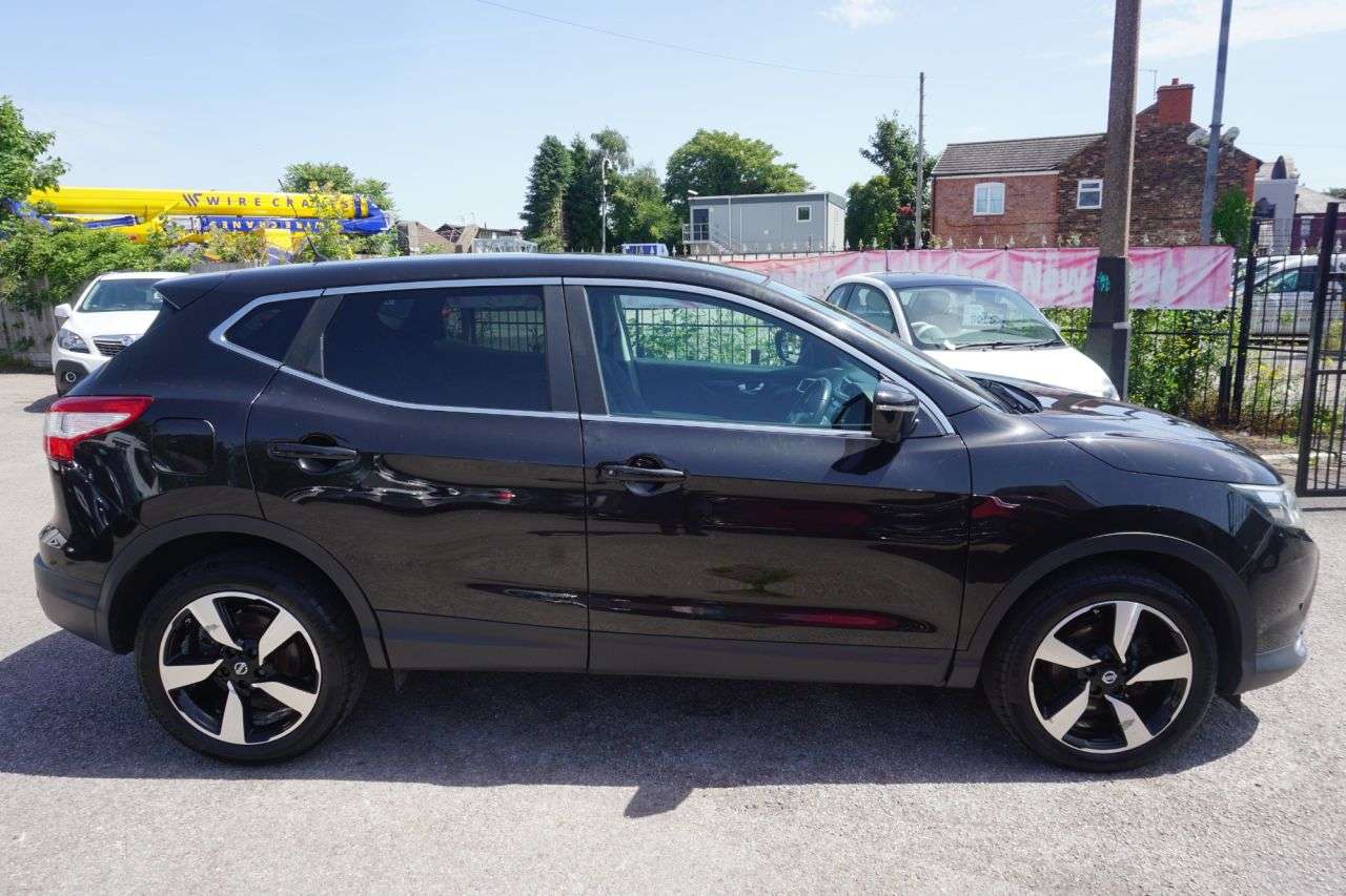 A 2015 NISSAN QASHQAI 1.5 dCi n-tec SUV 5dr Diesel Manual 2WD Euro 5 (s/s) (110 ps) Air Condition A 2015 NISSAN QASHQAI 1.5 dCi n-tec SUV 5dr Diesel Manual 2WD Euro 5 (s/s) (110 ps) Air Condition